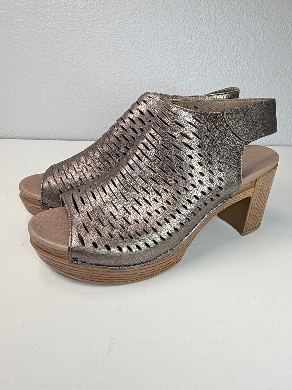 Dansko Metallic Leather Perforated Slingback Heels Clogs EU 39 Women Size 9 NWOT